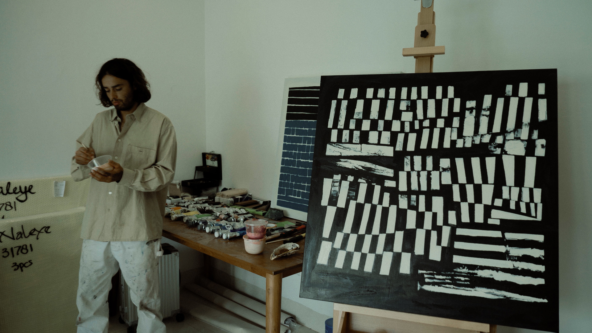 Naleye mixing paints